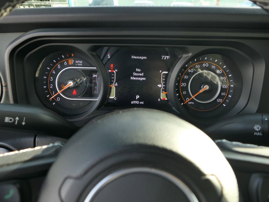 Used 2025 Jeep Gladiator Mojave w/ Convenience Group AWD/4WD image 16