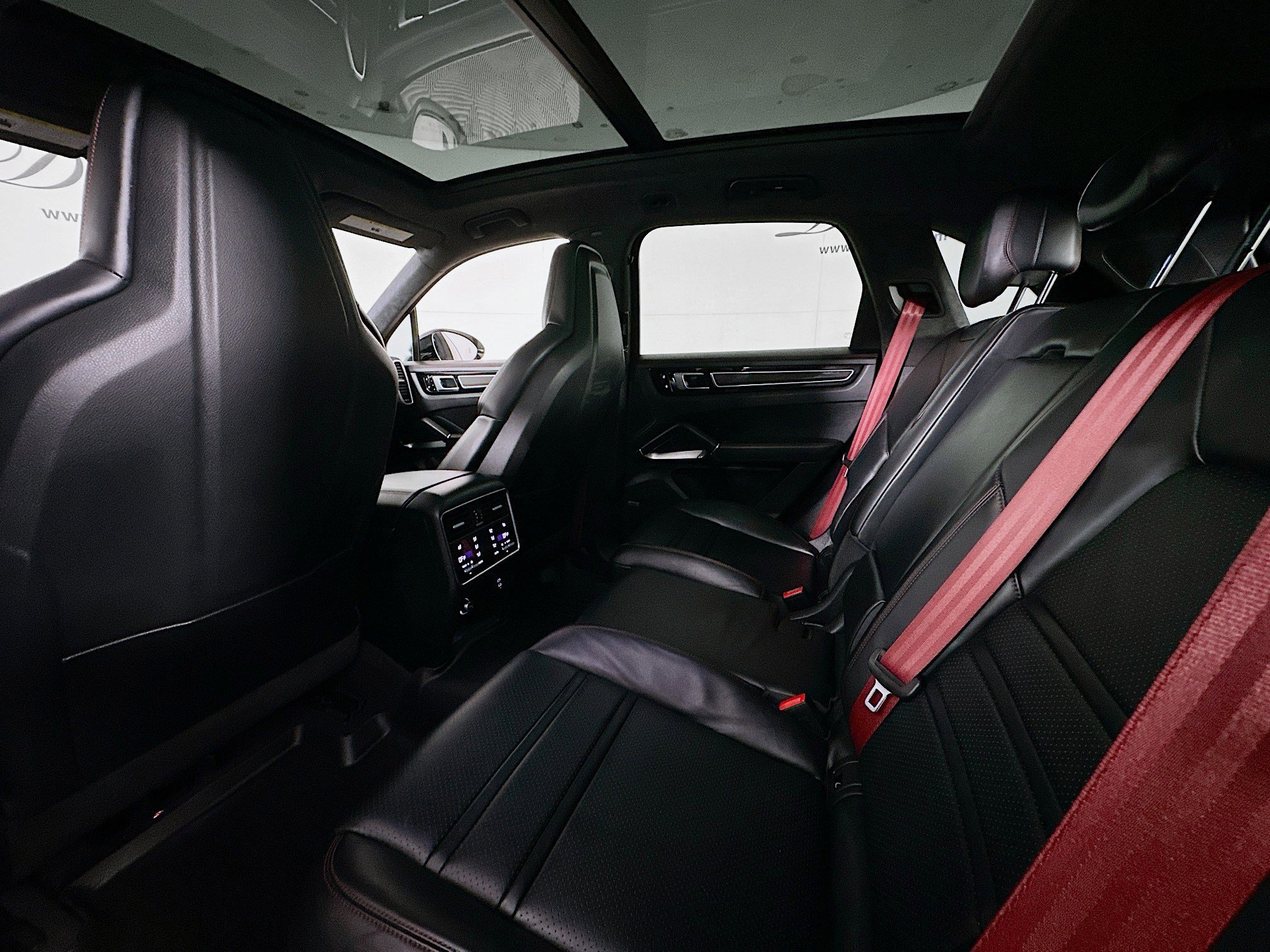 Used 2021 Porsche Cayenne Turbo image 24