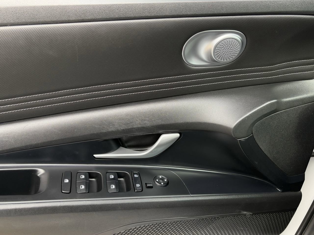 Used 2023 Hyundai Elantra SEL w/ Convenience Package image 24