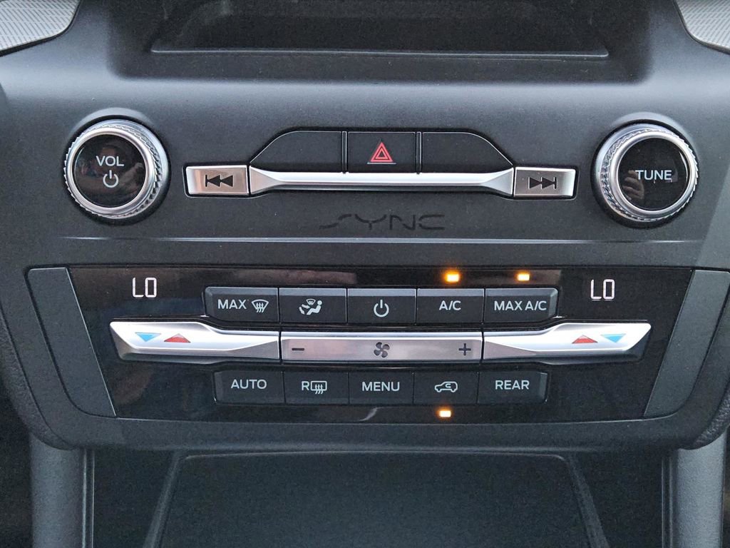 Used 2020 Ford Explorer XLT w/ Equipment Group 202A image 16