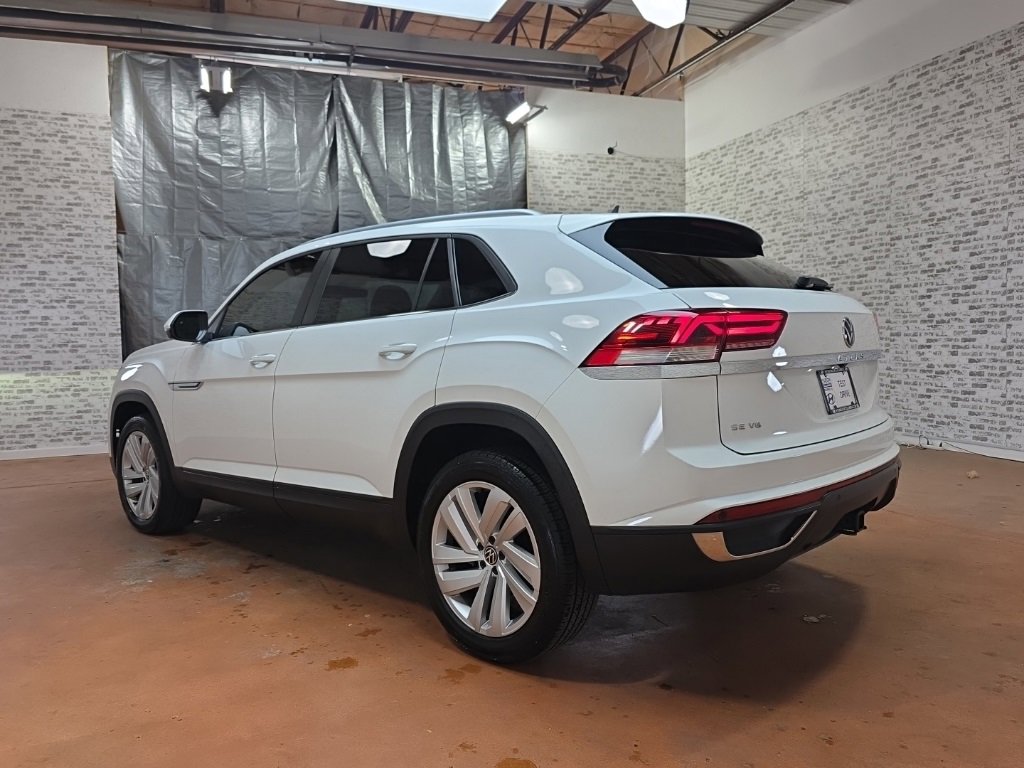 Used 2020 Volkswagen Atlas Cross Sport SE w/ Towing Package image 7