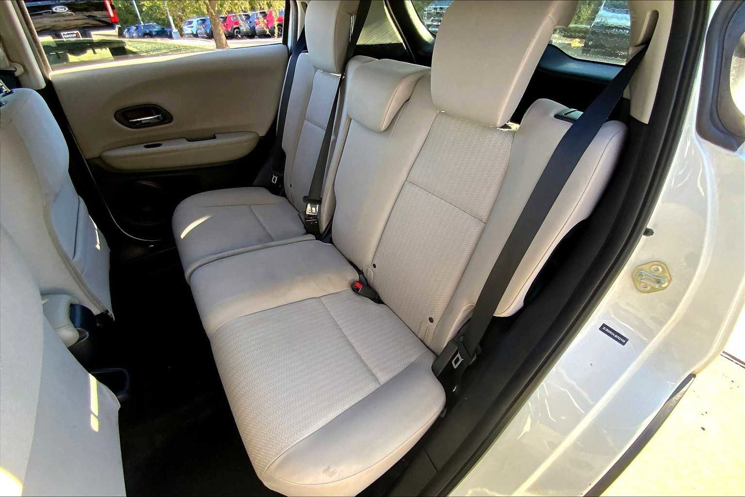 Used 2018 Honda HR-V LX image 19