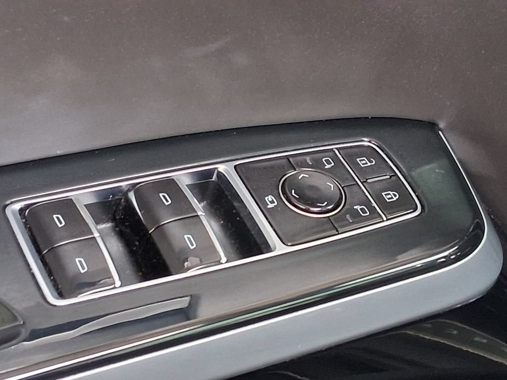 Certified 2025 Cadillac Escalade ESV Sport Platinum w/ LPO, Floor Liner Package AWD/4WD image 20