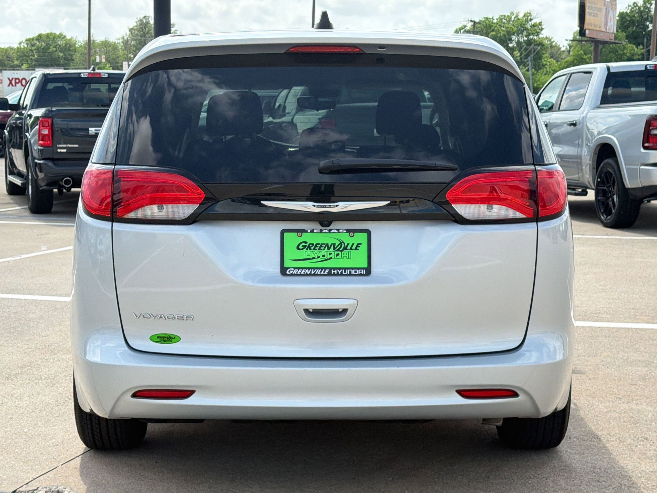 Used 2024 Chrysler Voyager LX image 10