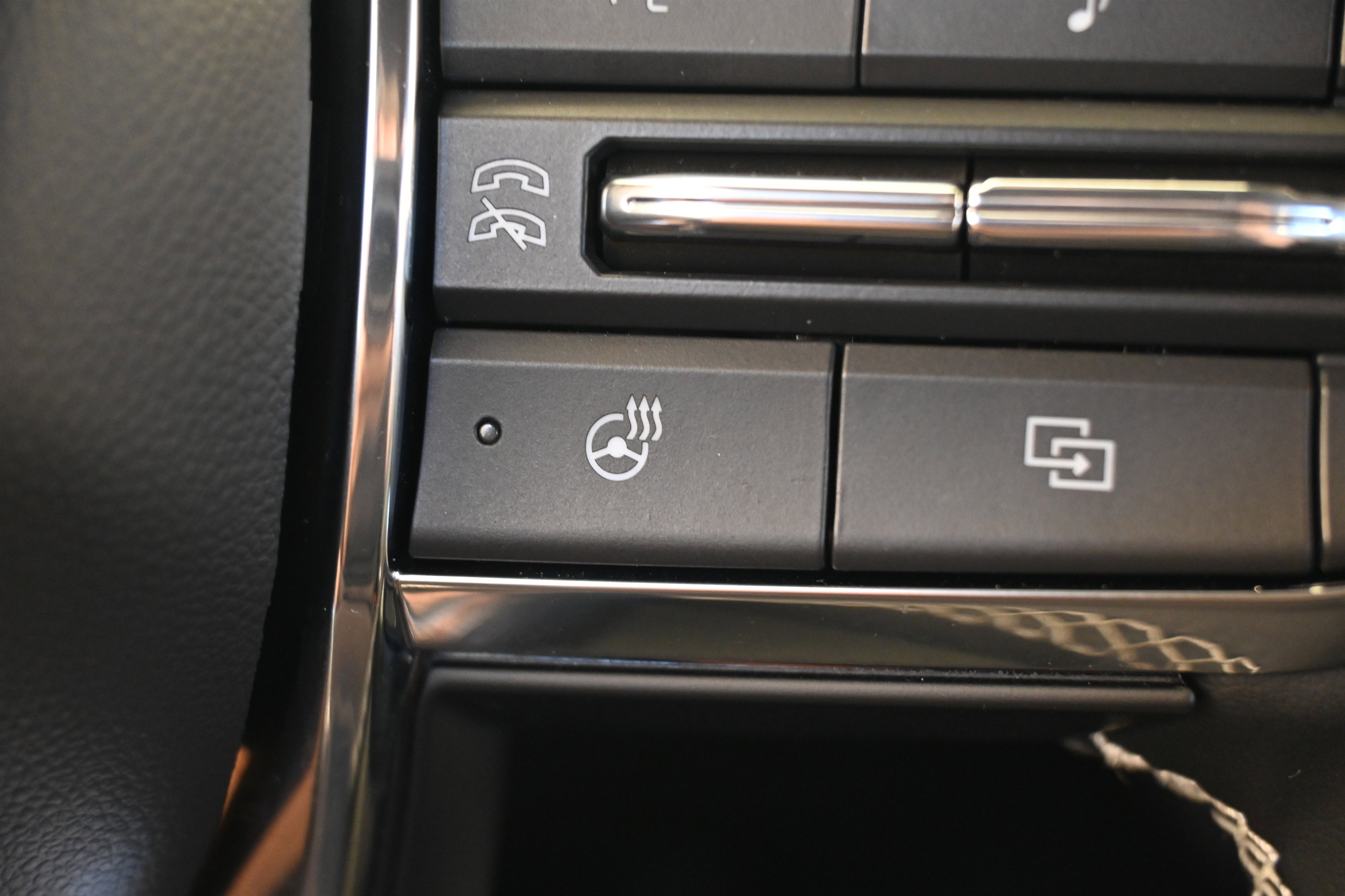 Used 2025 GMC Acadia Denali w/ LPO, Floor Liner Package image 35