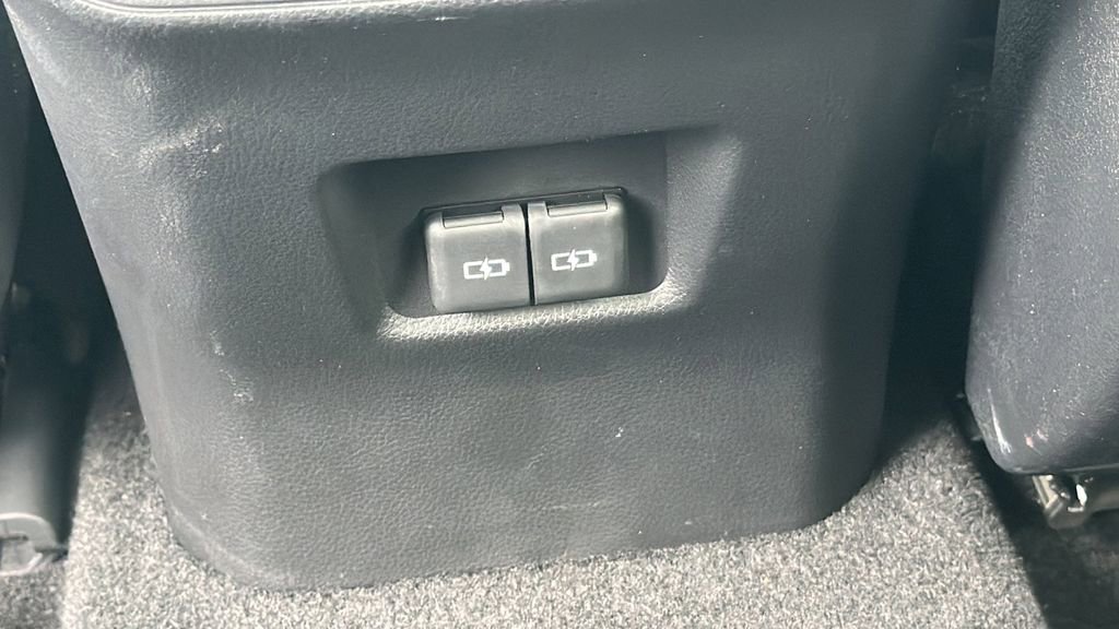 Used 2023 Toyota RAV4 XLE Premium image 19
