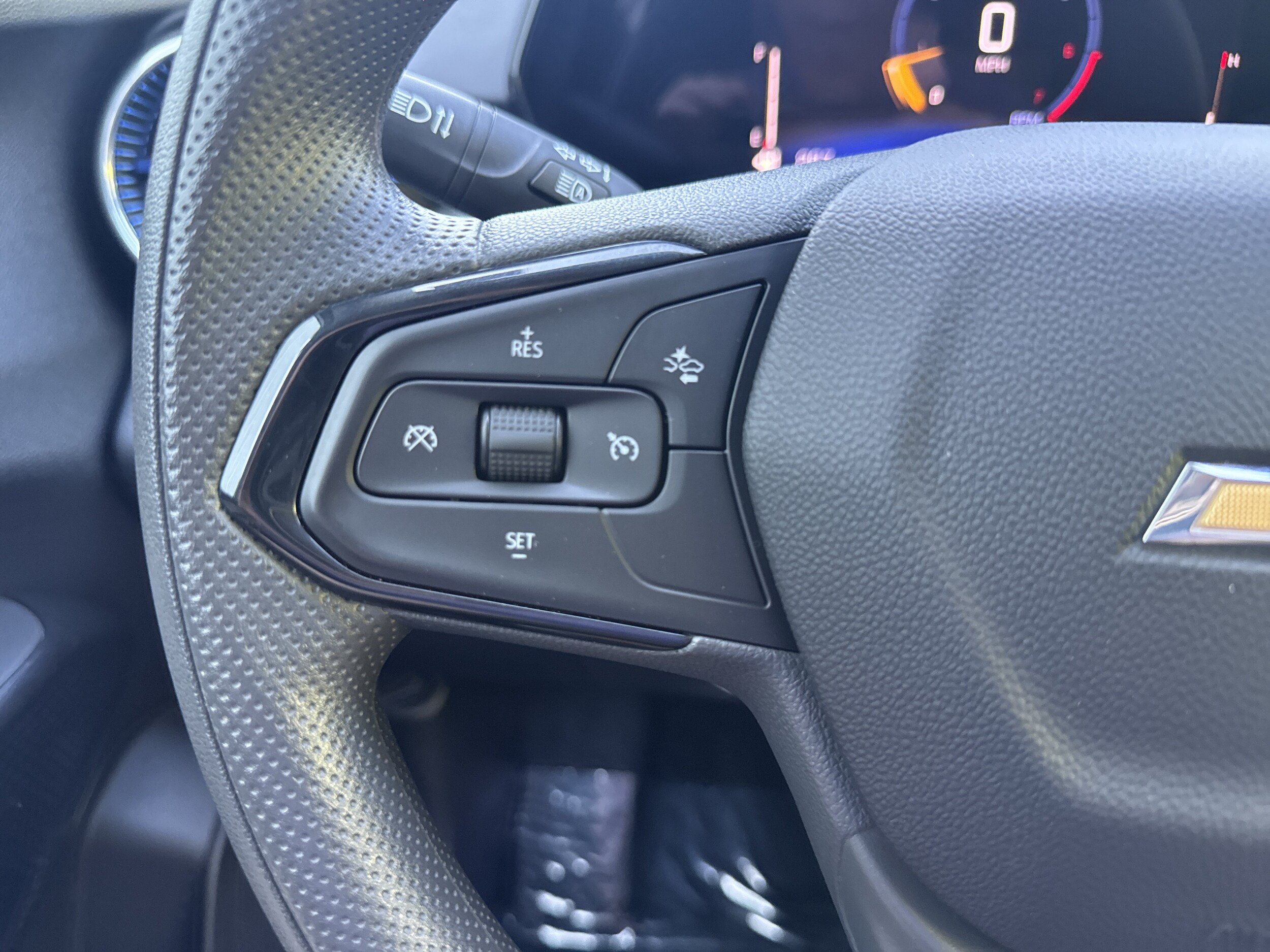 Used 2025 Chevrolet Trax LT FWD image 19