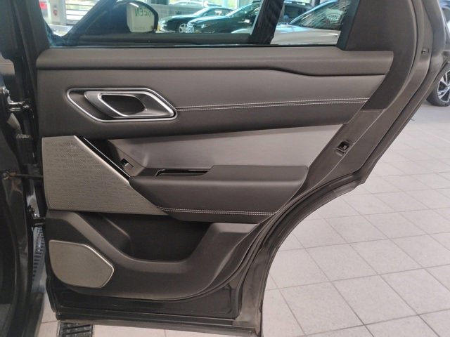 Used 2018 Land Rover Range Rover Velar R-Dynamic HSE image 18