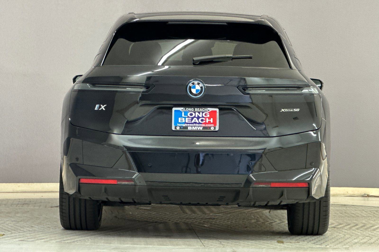 Used 2023 BMW iX xDrive50 w/ Premium Package AWD/4WD image 9