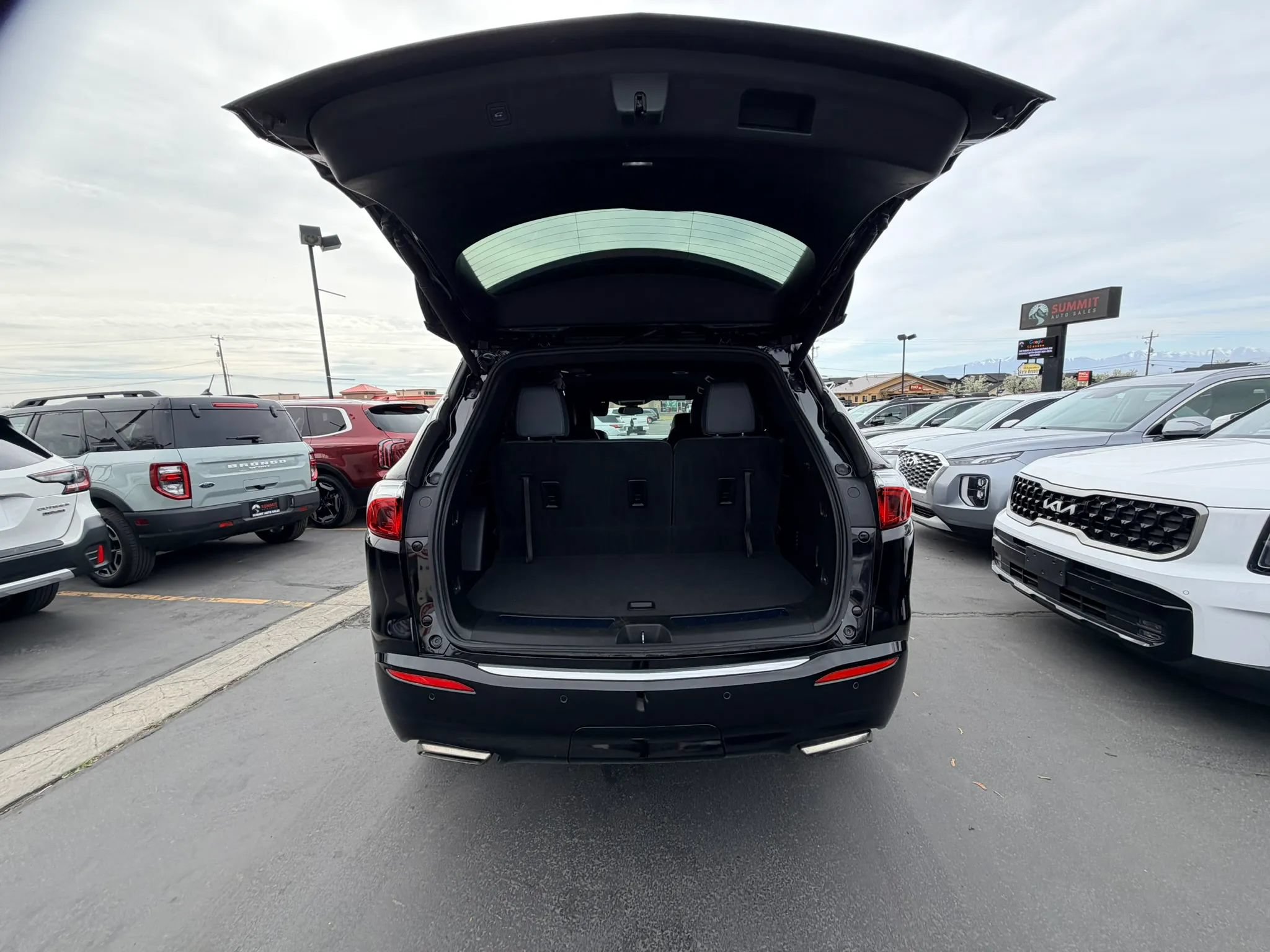 Used 2024 Buick Enclave Essence w/ Sport Touring Edition AWD/4WD image 25