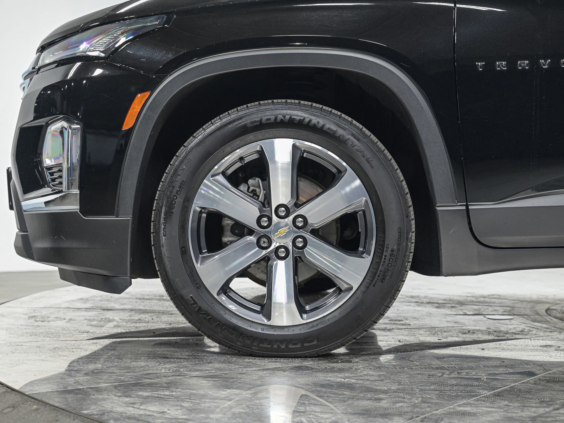 Used 2023 Chevrolet Traverse LT w/ LT Premium Package AWD/4WD image 3