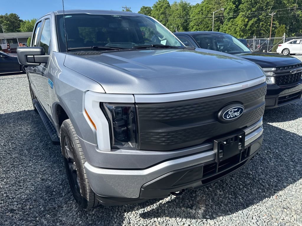 Used 2024 Ford F150 Lightning XLT AWD/4WD image 2