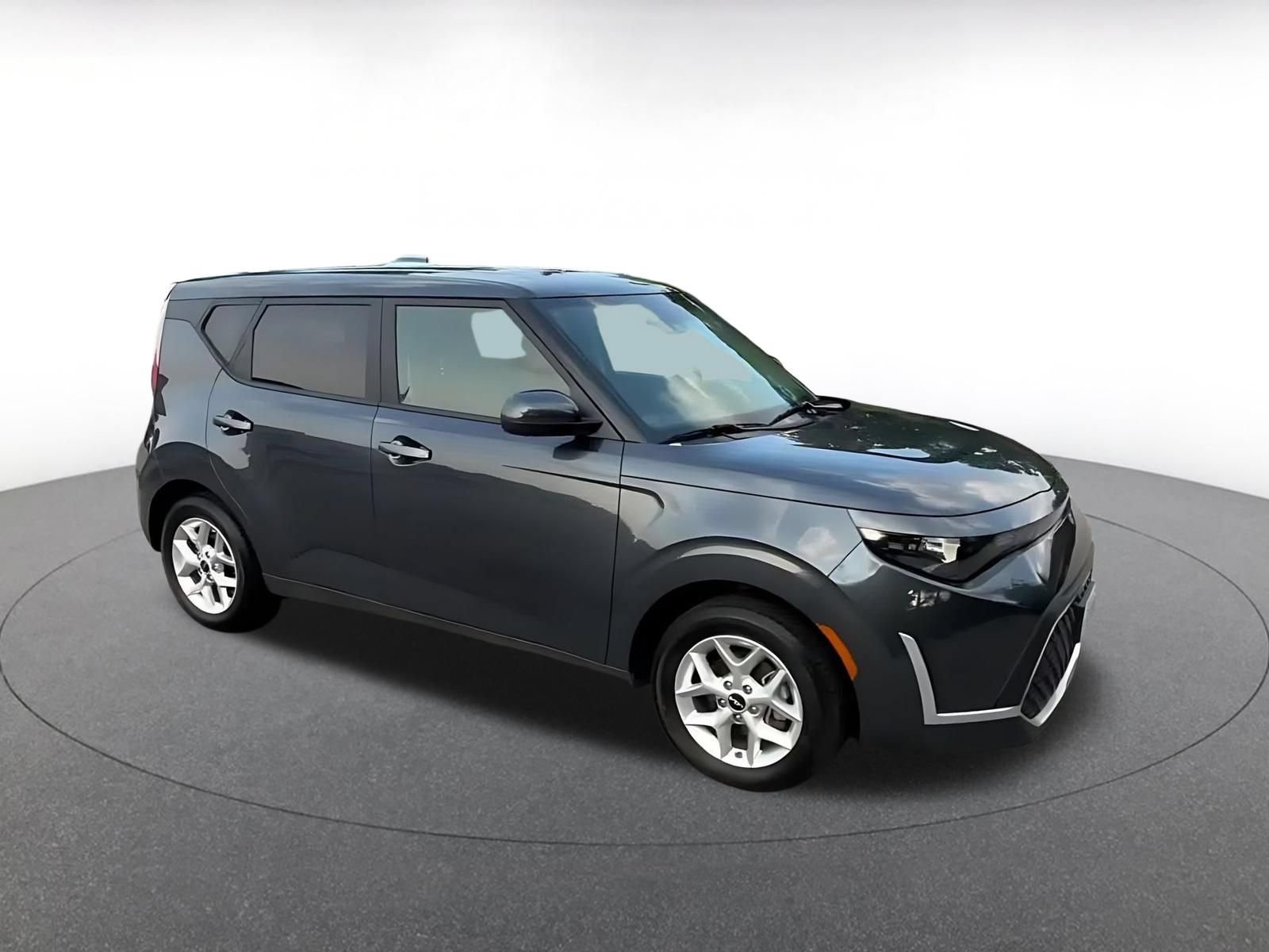 Used 2025 Kia Soul LX w/ LX Technology Package FWD image 2