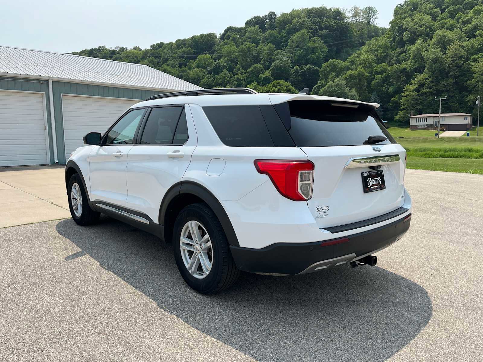 Used 2021 Ford Explorer XLT w/ Equipment Group 202A image 3