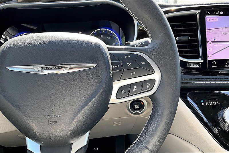 Used 2023 Chrysler Pacifica Limited image 20