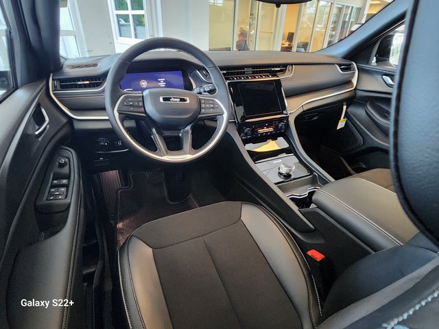New 2024 Jeep Grand Cherokee L Altitude AWD/4WD image 11