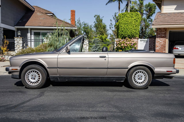 Used 1989 BMW 325i Convertible RWD image 3