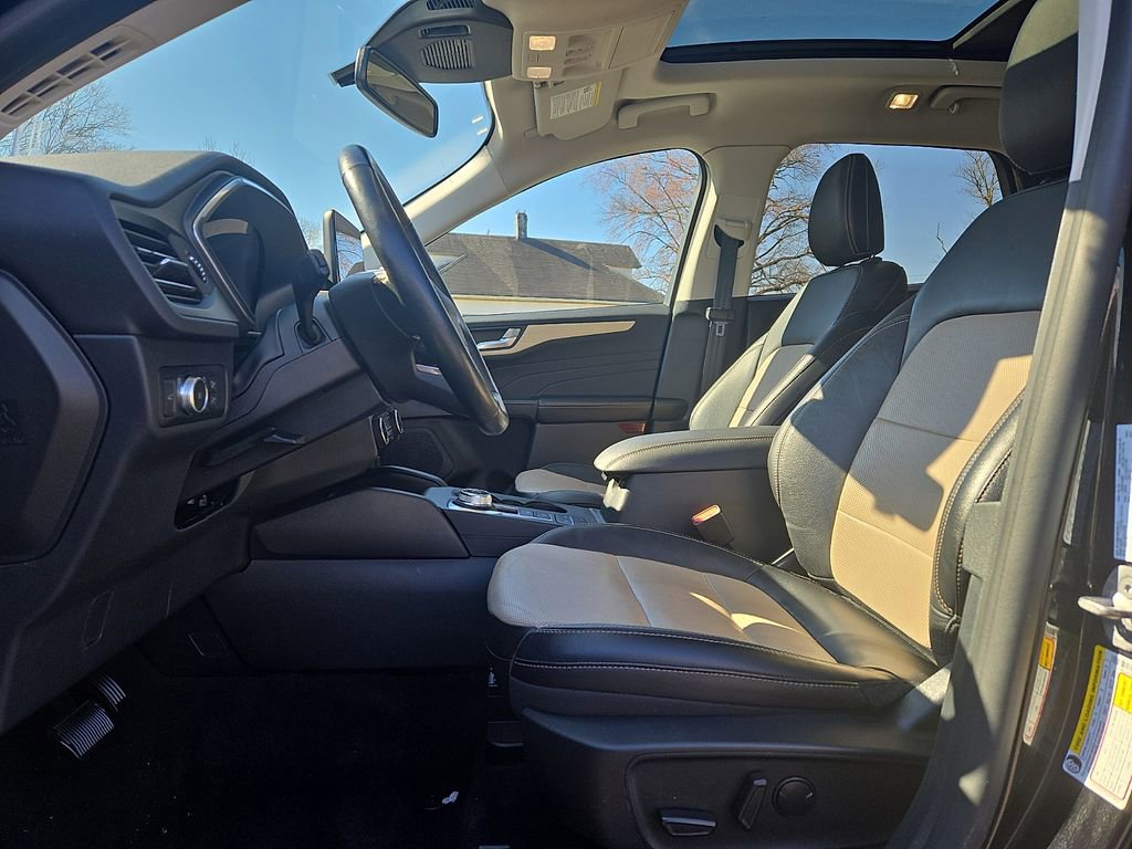 Used 2022 Ford Escape Titanium w/ Titanium Elite Package image 13