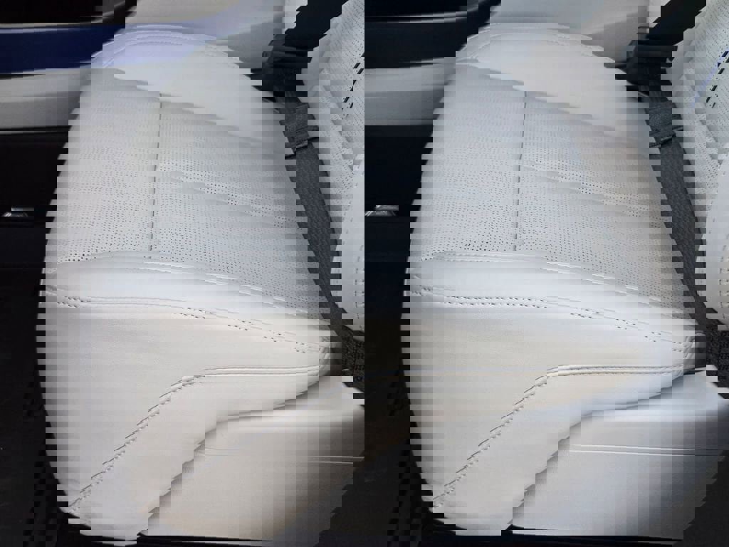 New 2026 Cadillac Optiq Luxury 2 w/ LPO, Floor Liner Package image 26