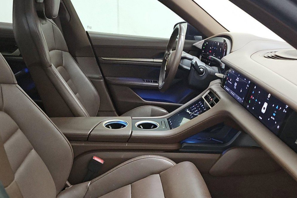 Used 2022 Porsche Taycan 4S image 10