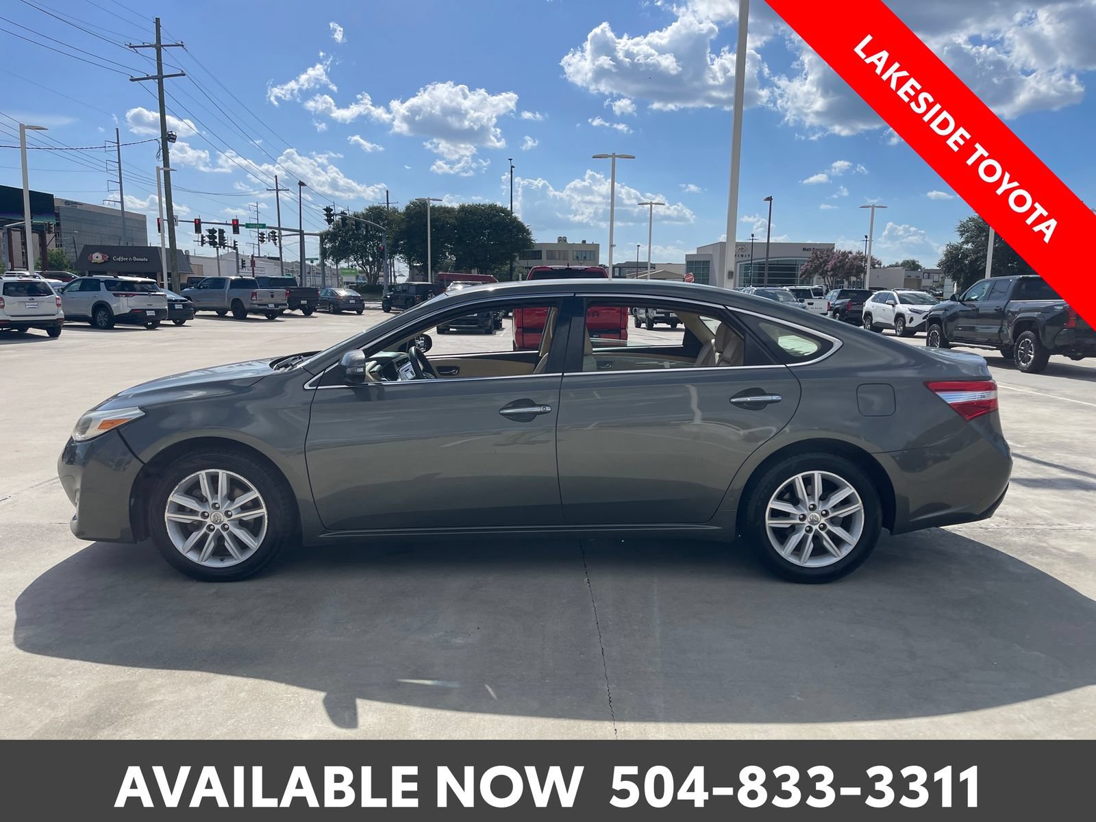 Used 2014 Toyota Avalon XLE FWD image 2