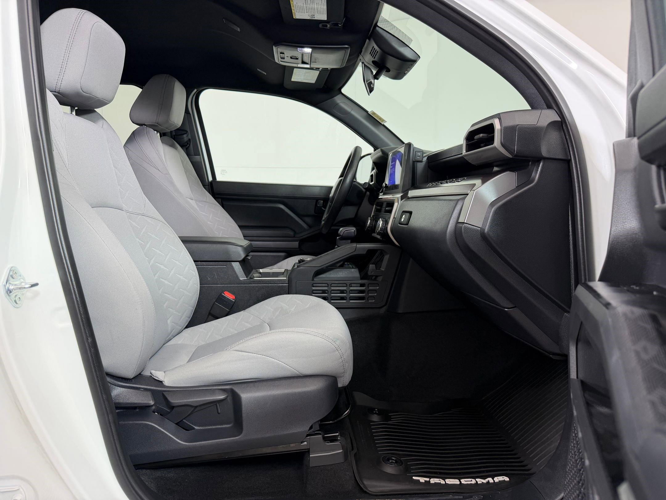 Certified 2025 Toyota Tacoma SR5 image 28