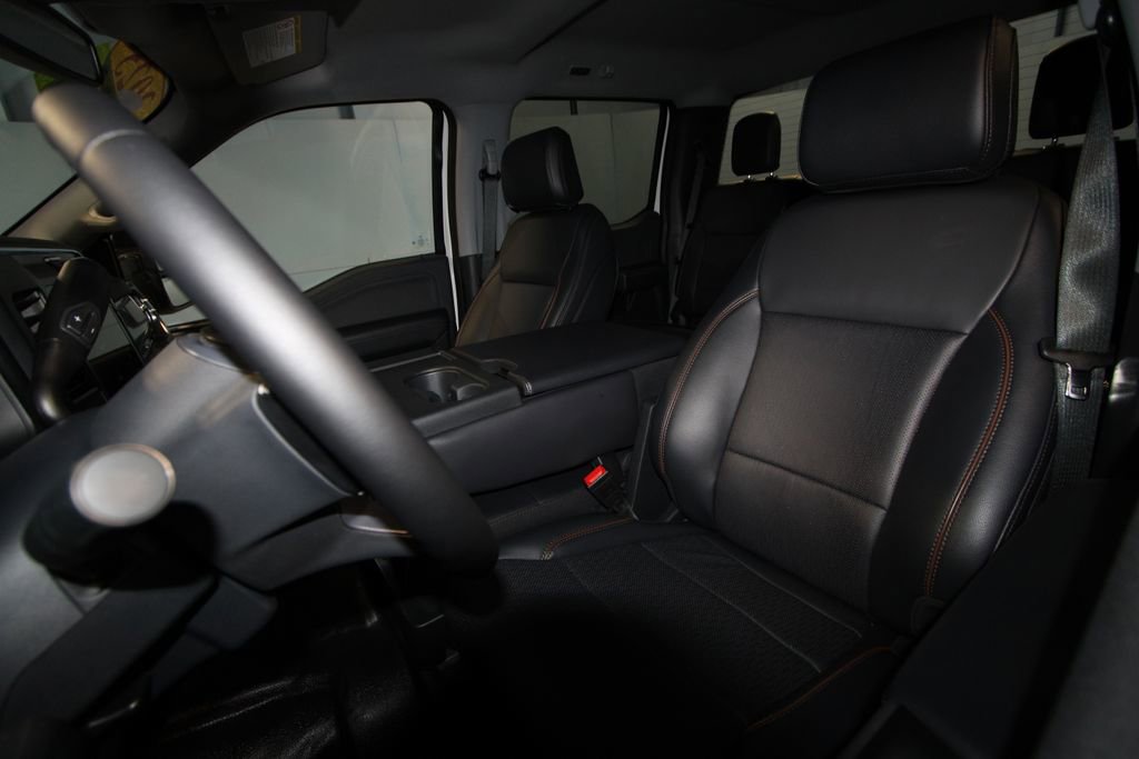 Used 2025 Ford F350 Lariat w/ Black Appearance Package image 4