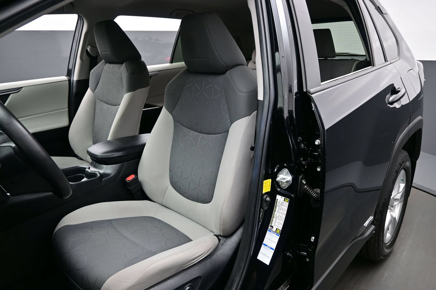Used 2020 Toyota RAV4 XLE w/ XLE Grade Weather Package AWD/4WD image 12