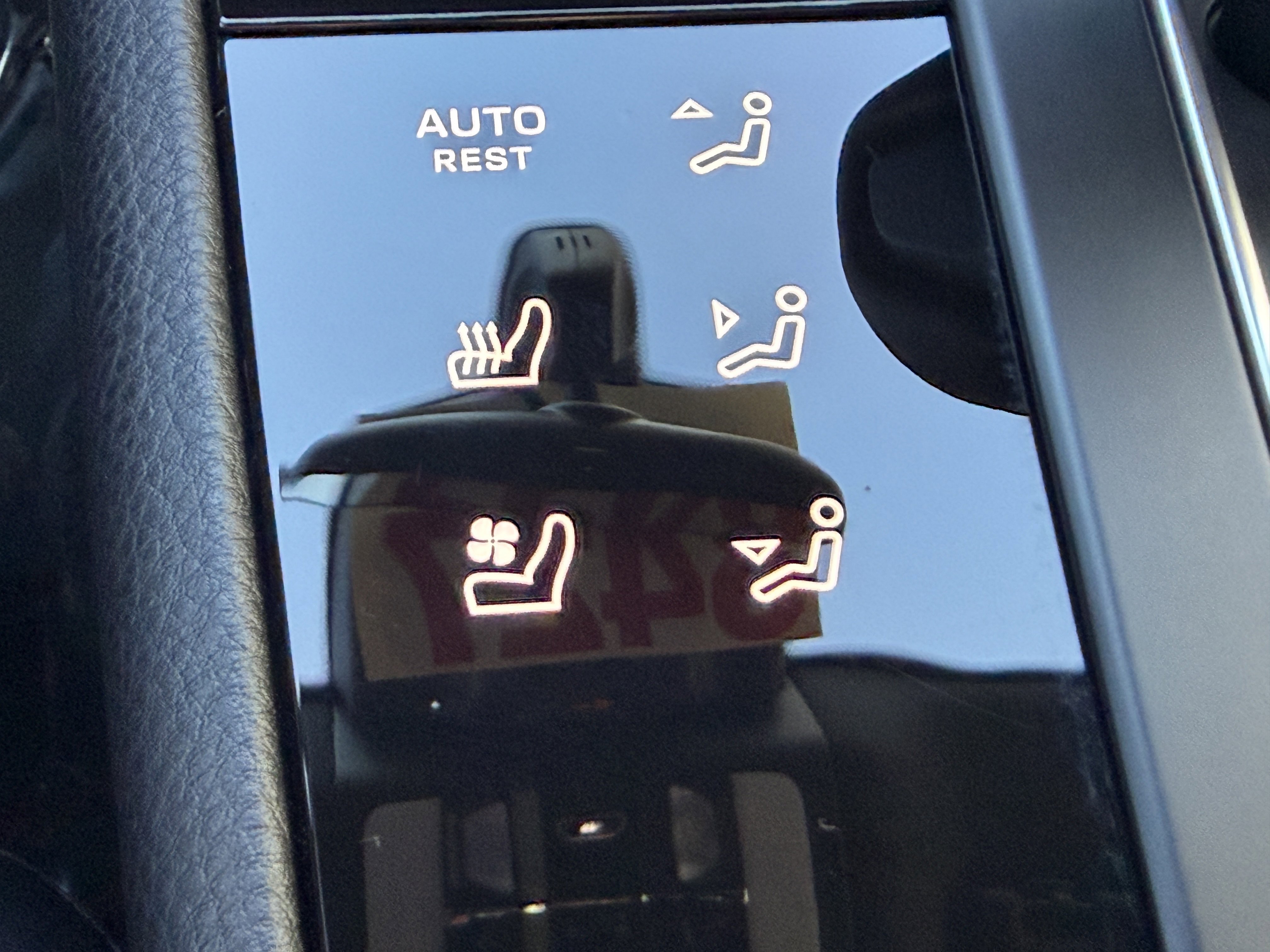 Certified 2025 Porsche Macan Turbo image 30