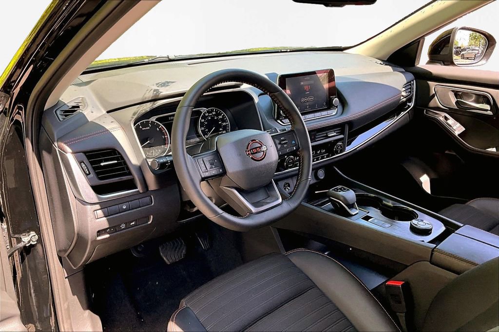 Used 2025 Nissan Rogue SV w/ Rock Creek Premium Package image 15