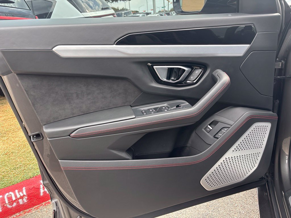 Used 2021 Lamborghini Urus AWD/4WD image 12