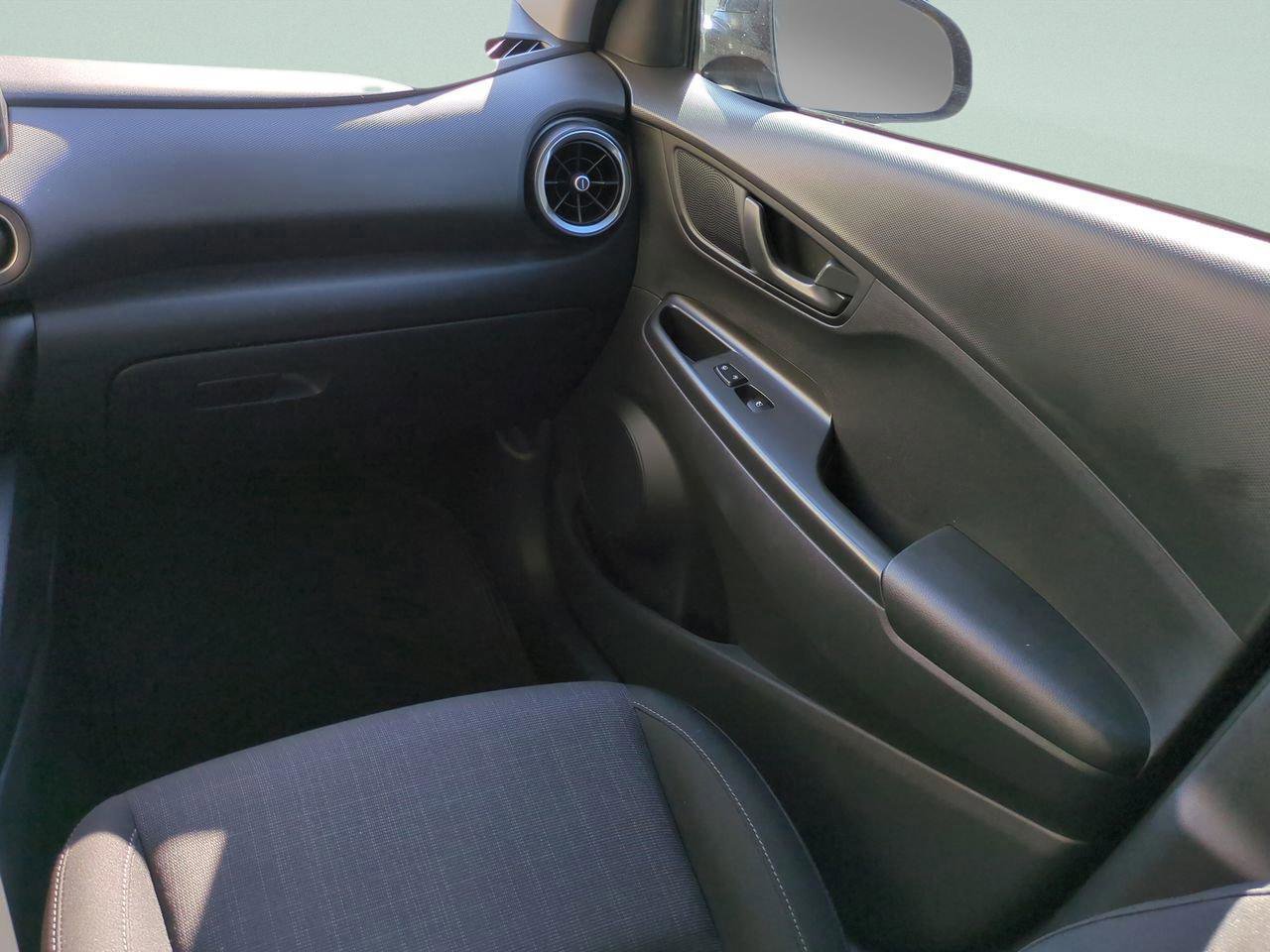 Certified 2023 Hyundai Kona SEL AWD/4WD image 17