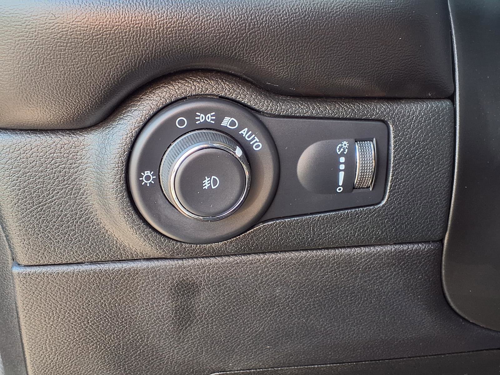 Used 2022 Dodge Durango SXT w/ Blacktop Package image 5