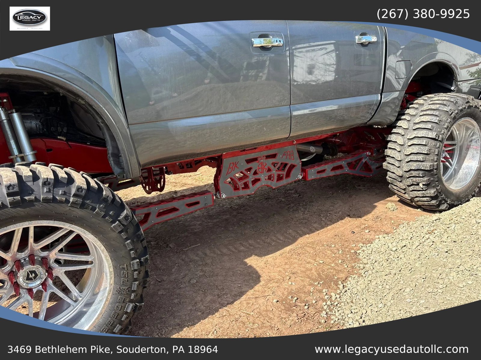 Used 2017 Nissan Titan SV AWD/4WD image 5