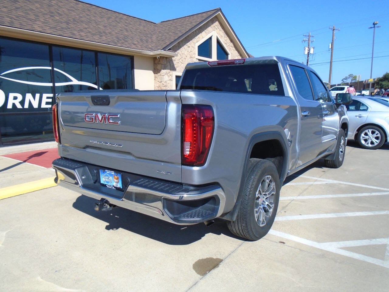 Used 2025 GMC Sierra 1500 SLT image 8