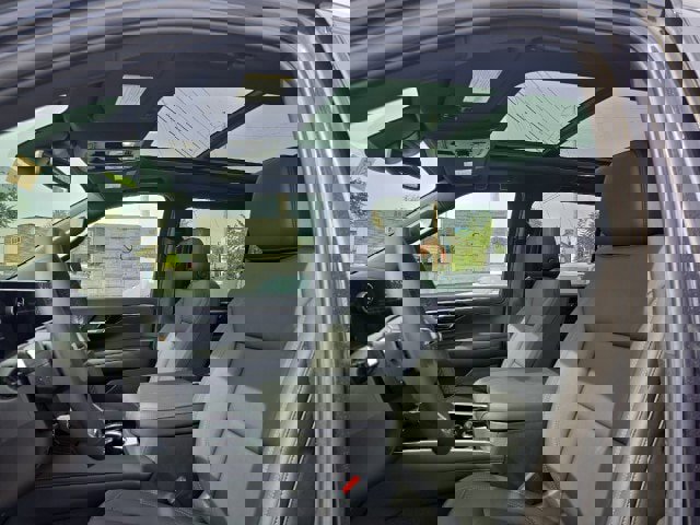 New 2025 Chevrolet Suburban LT w/ Comfort Package image 4