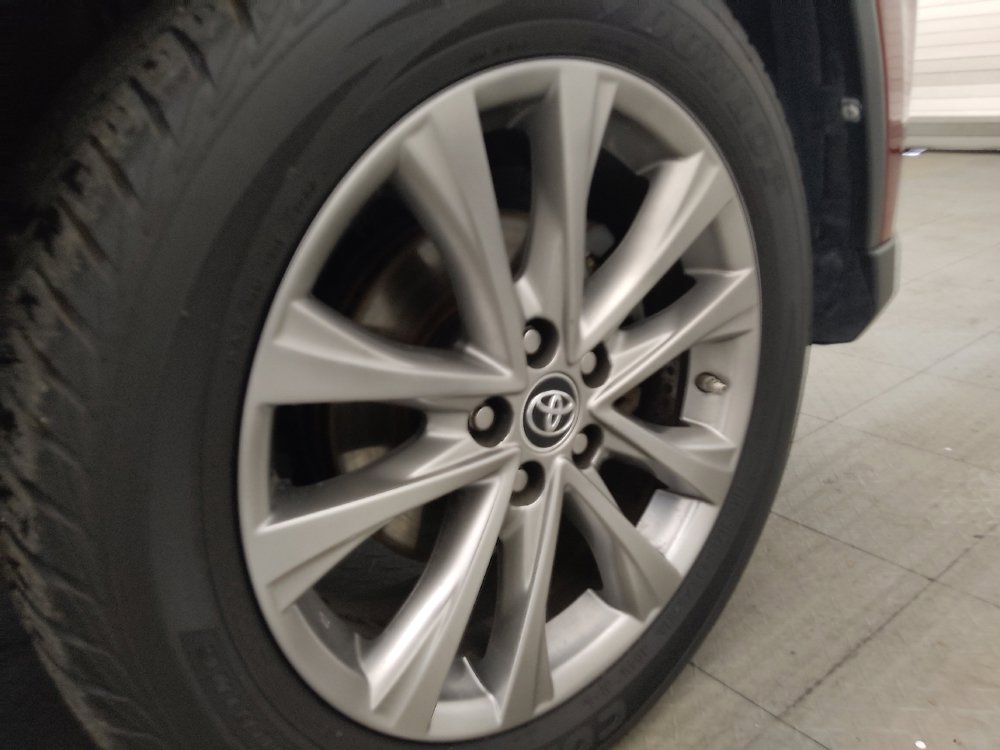 Used 2018 Toyota RAV4 Limited FWD image 31