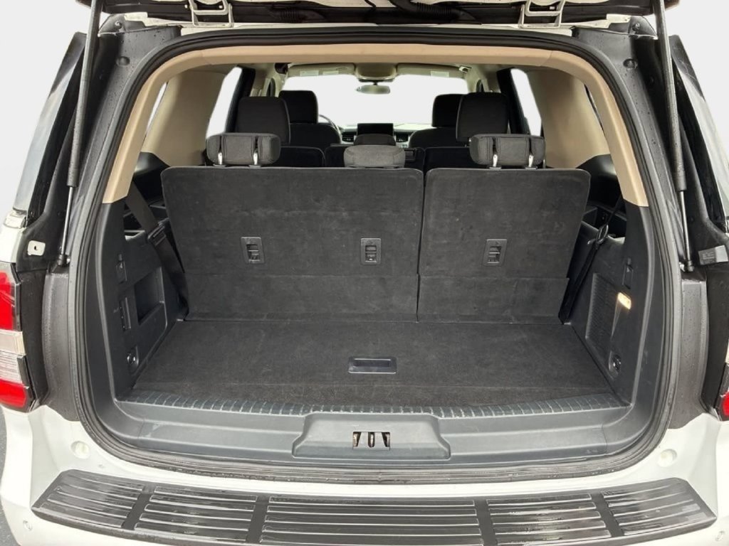Used 2023 Ford Expedition XLT AWD/4WD image 25