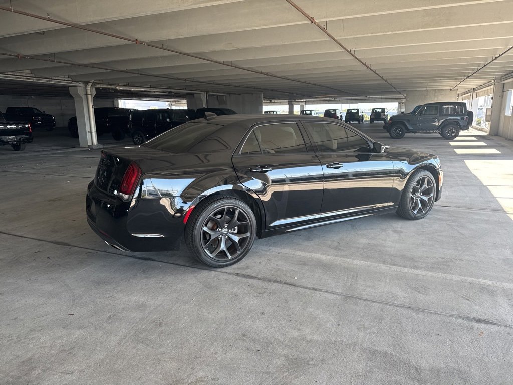 Used 2023 Chrysler 300 Touring L image 5