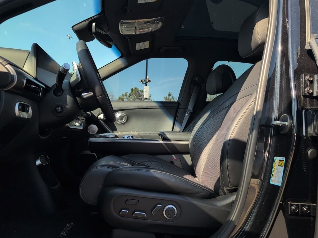 Used 2024 Genesis GV60 Advanced image 11