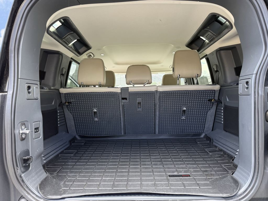 Used 2020 Land Rover Defender 110 SE image 14