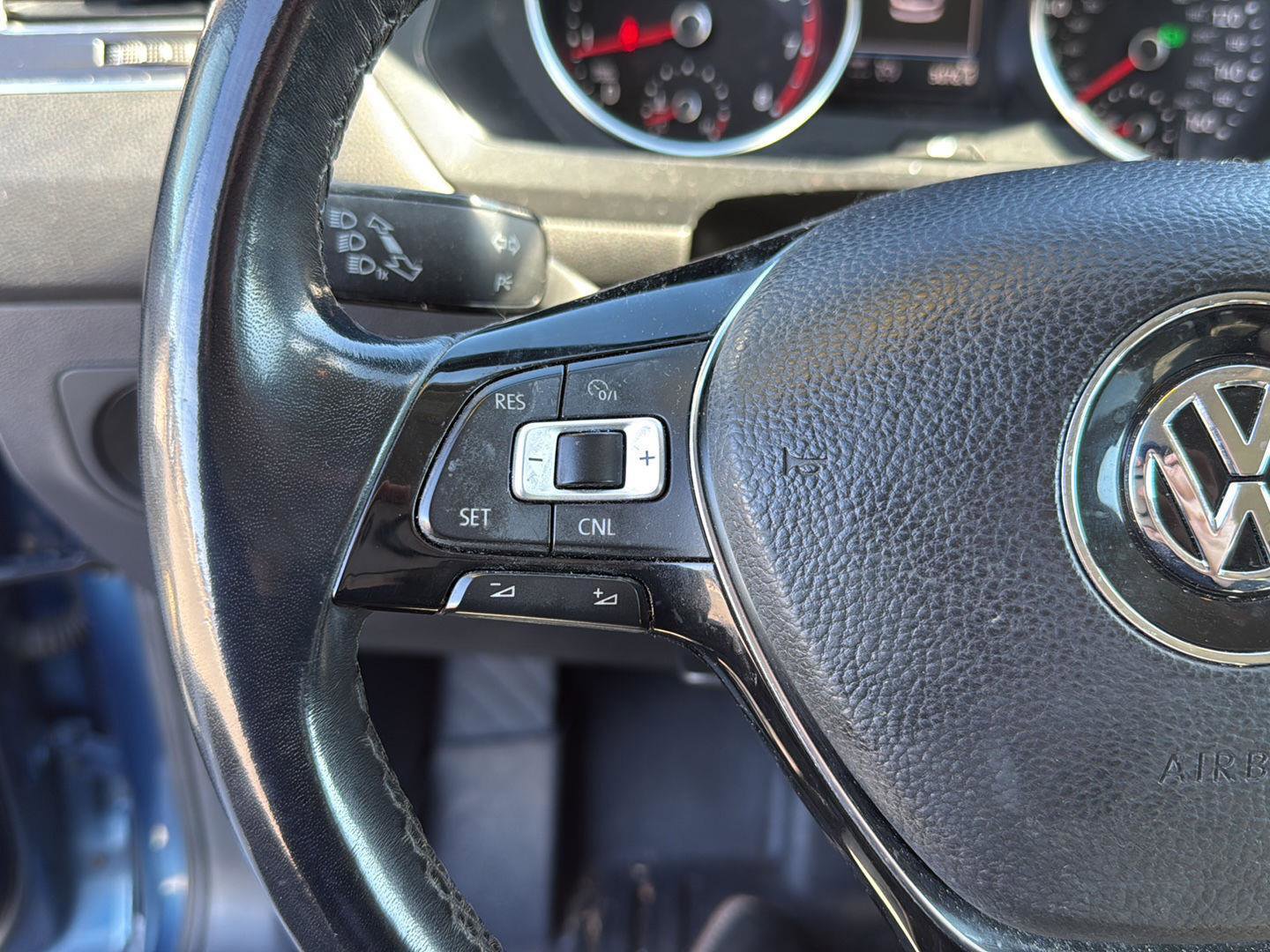 Used 2018 Volkswagen Tiguan SE image 12