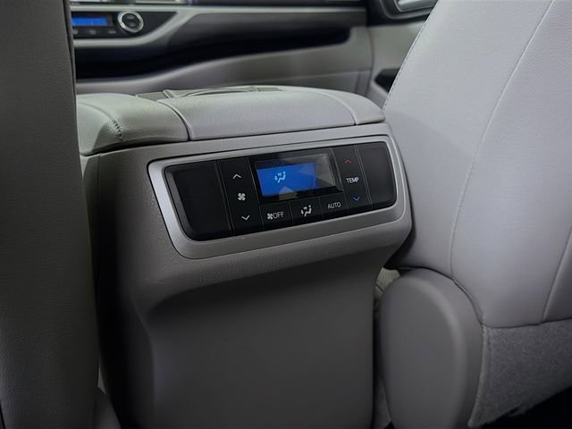 Used 2017 Toyota Highlander Limited image 26