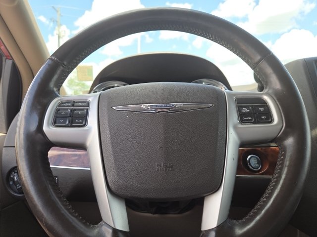 Used 2015 Chrysler Town & Country Touring w/ Driver Convenience Group FWD image 16