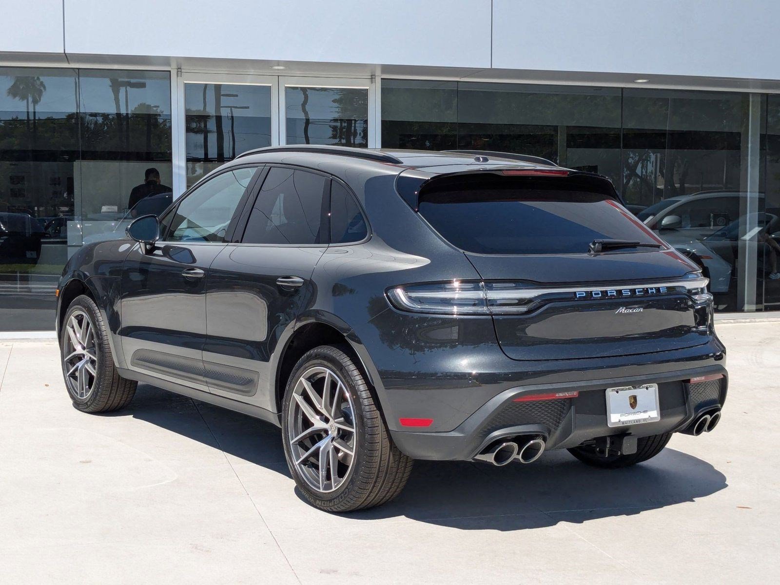 Certified 2025 Porsche Macan image 3