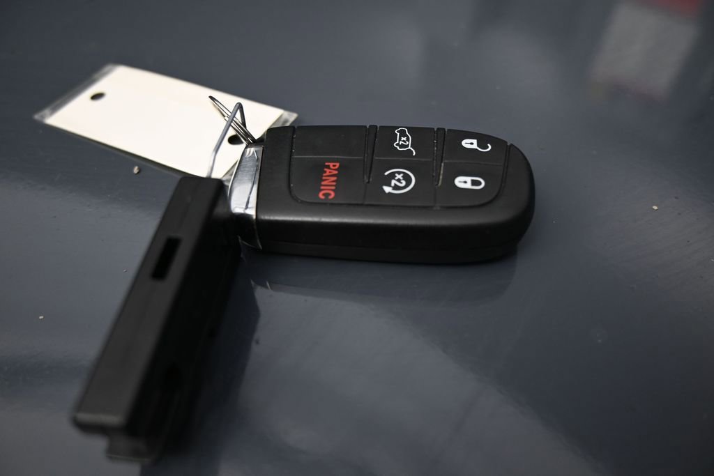 Used 2025 Jeep Compass Limited AWD/4WD image 28