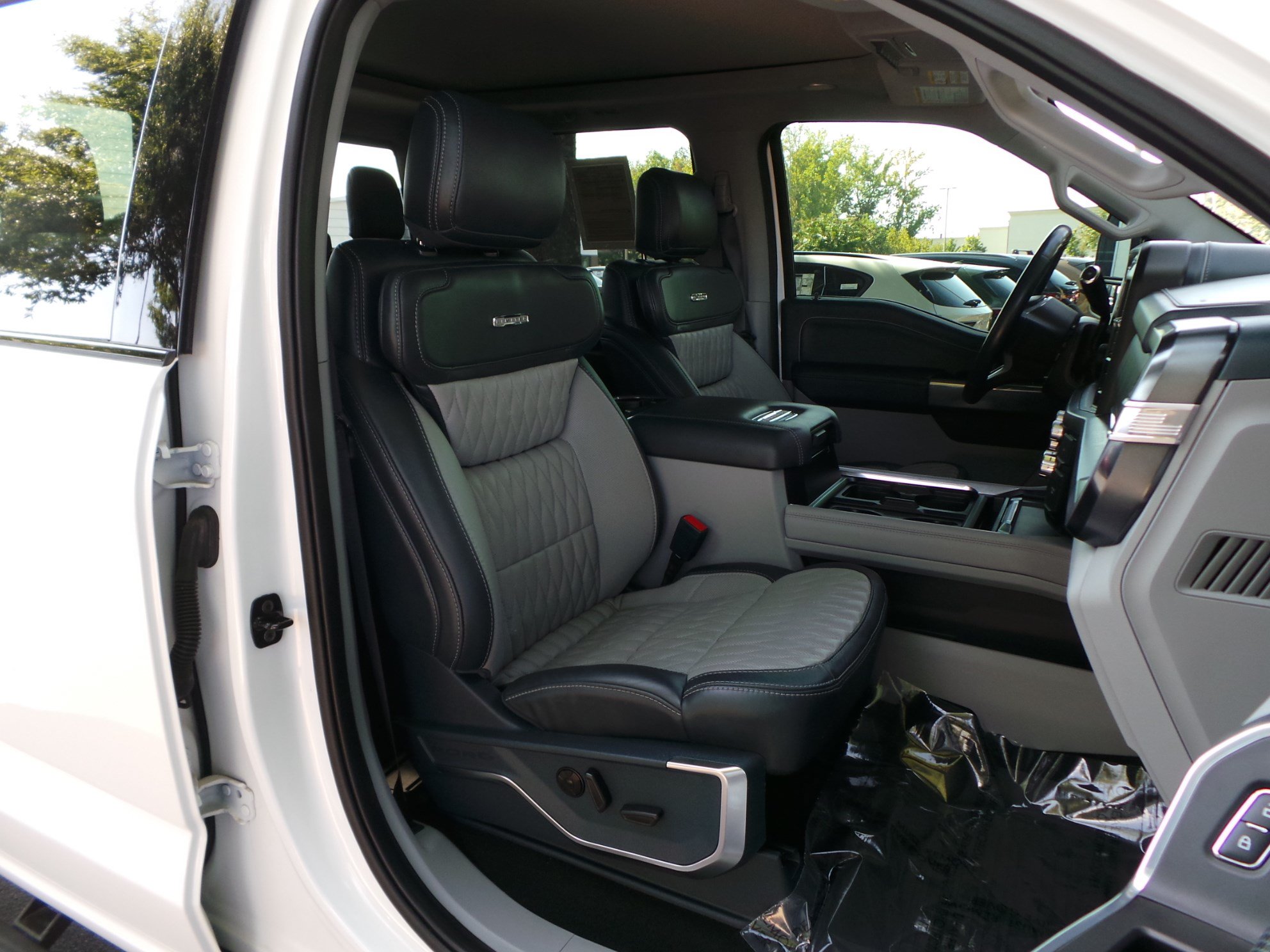 Used 2024 Ford F450 Limited w/ FX4 Off-Road Package AWD/4WD image 22