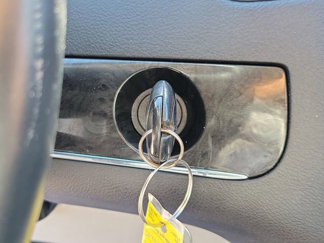 Used 2016 Chrysler Town & Country Touring FWD image 31