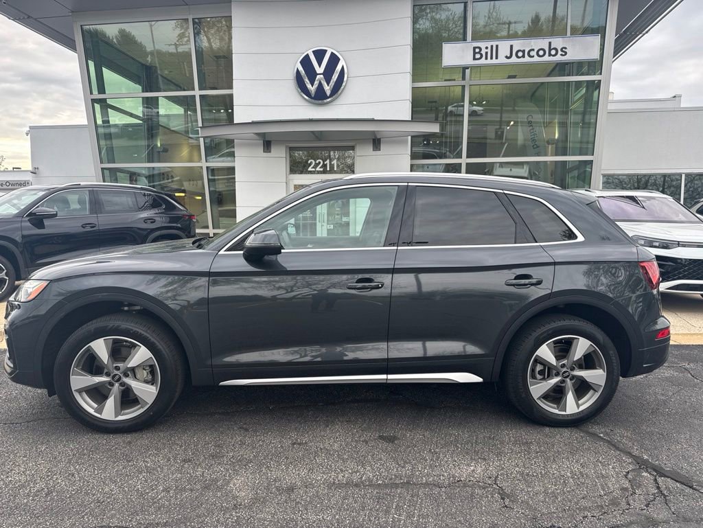 Used 2023 Audi Q5 2.0T Premium Plus w/ Premium Plus Package AWD/4WD image 3