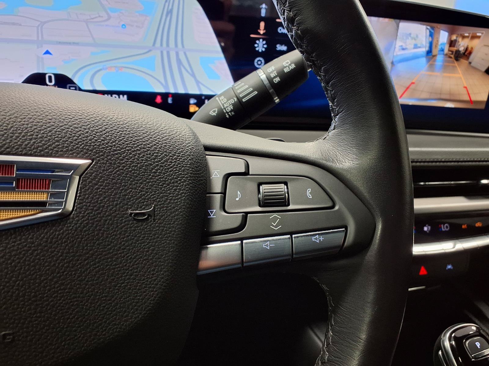 Used 2025 Cadillac XT4 Premium Luxury FWD image 28